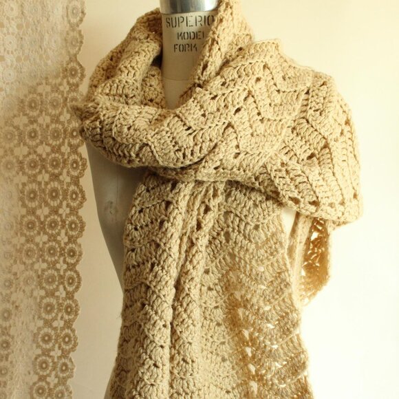 Vintage 1960s 1970s Knit Wrap Beige Scarf,  Rectangular Extra Large - Picture 9 of 10